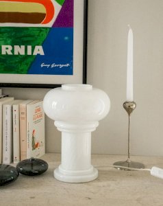 Julia, the large opaque glass lamp No. 696