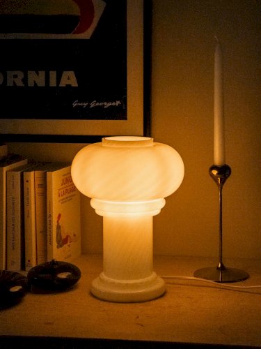 Julia, la grande lampe en verre opaque N°696