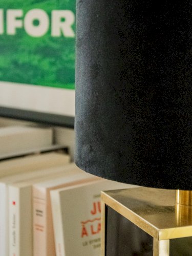 Julia, la grande lampe noire et dorée N°716