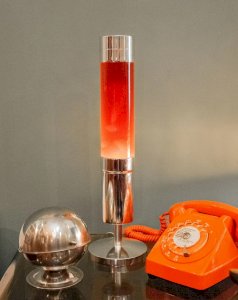 Julia, la lampe à lave seventies chromée N°650