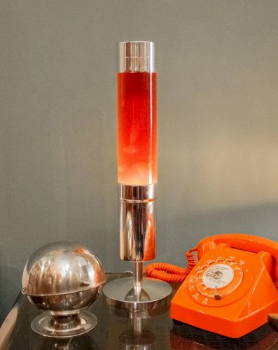 Julia, la lampe à lave seventies chromée N°650