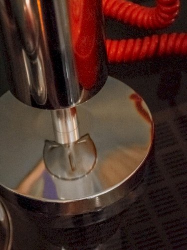 Julia, la lampe à lave seventies chromée N°650