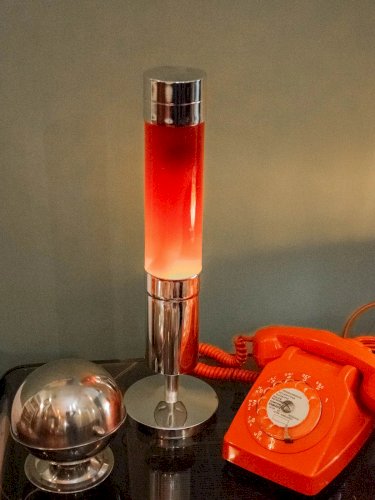 Julia, la lampe à lave seventies chromée N°650