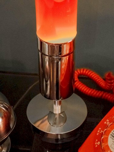 Julia, la lampe à lave seventies chromée N°650