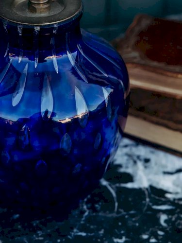 Julia, la lampe à poser bleue et blanche N°568