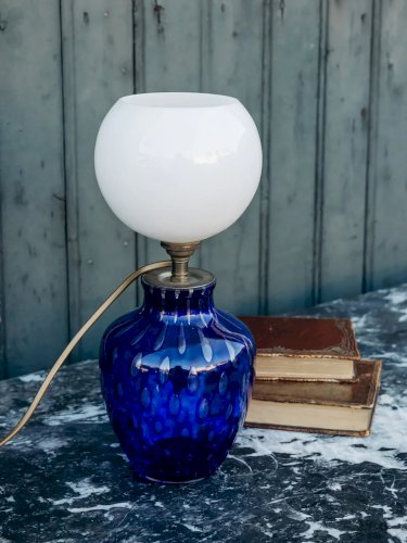 Julia, la lampe à poser bleue et blanche N°568