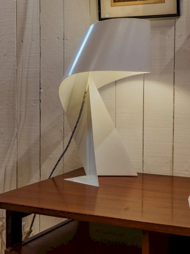 Julia, la lampe à poser cocotte en métal blanc N°626