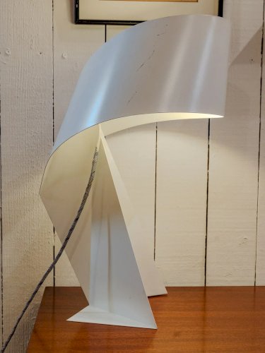 Julia, la lampe à poser cocotte en métal blanc N°626