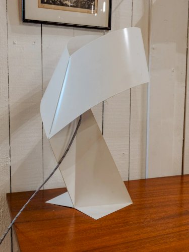 Julia, la lampe à poser cocotte en métal blanc N°626