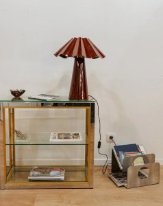 Julia, the burgundy lacquered steel table lamp No. 687