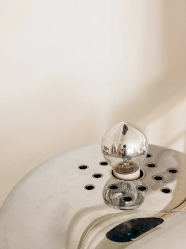 Julia, la lampe à poser en chrome N°354