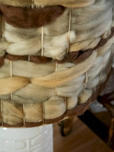 Julia, la lampe à poser en laine N°575