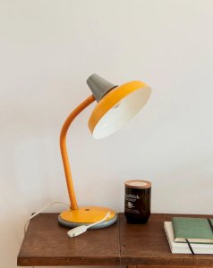 Julia, the yellow metal table lamp No. 442