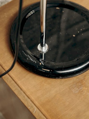 Julia, la lampe à poser en métal N°173