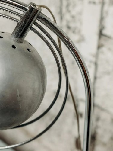 Julia, la lampe à poser en métal N°175