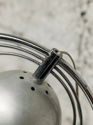 Julia, la lampe à poser en métal N°175