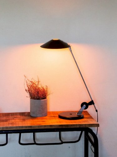 Julia, la lampe à poser en métal N°180