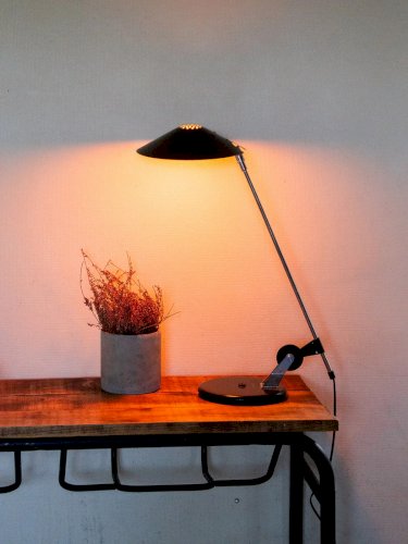 Julia, la lampe à poser en métal N°180