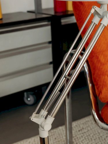 Julia, la lampe à poser en métal N°199