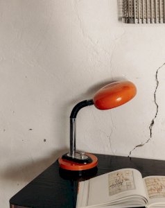 Julia, the metal table lamp No. 202