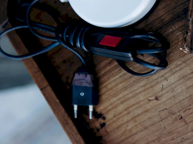 Julia, la lampe à poser en métal N°409