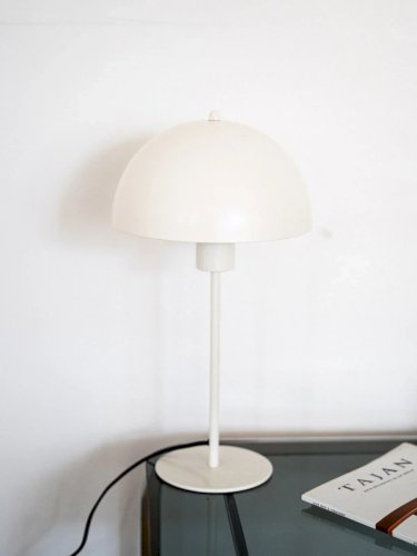 Julia, la lampe à poser en métal N°448