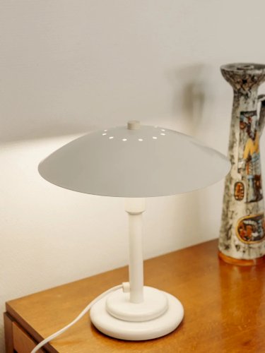 Julia, la lampe à poser en métal N°461