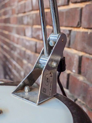 Julia, la lampe à poser en métal N°469