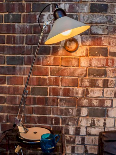 Julia, la lampe à poser en métal N°469