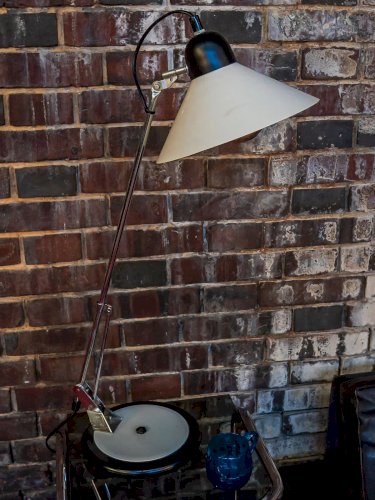 Julia, la lampe à poser en métal N°469