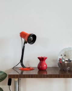 Julia, la lampe à poser en métal orange N°447