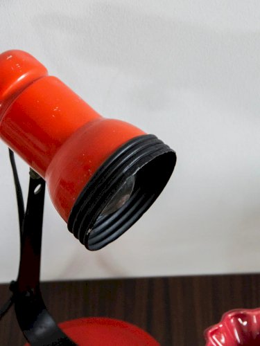 Julia, la lampe à poser en métal orange N°447