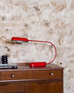Julia, the red metal table lamp No. 378