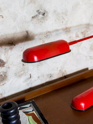 Julia, la lampe à poser en métal rouge N°378