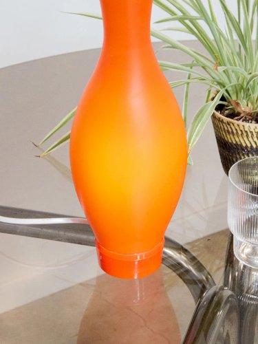 Julia, la lampe à poser en plastique N°211