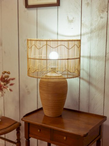 Julia, la lampe à poser en rotin N°620