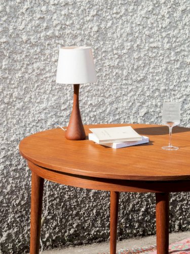 Julia, la lampe à poser en teck N°201