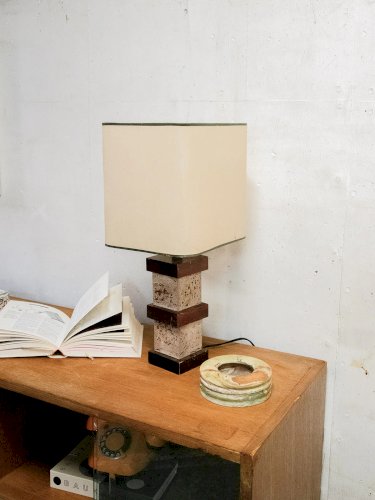 Julia, la lampe à poser en travertin N°401