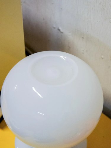 Julia, la lampe à poser en verre blanc N°403