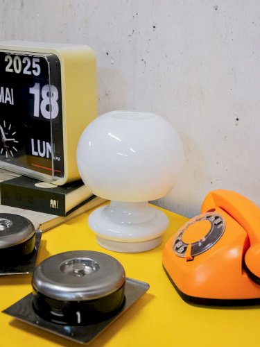 Julia, la lampe à poser en verre blanc N°403