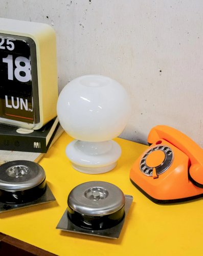 Julia, la lampe à poser en verre blanc N°403