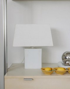 Julia, la lampe à poser en verre blanchi N°505