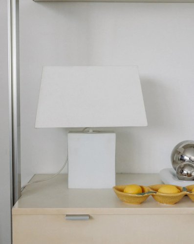 Julia, la lampe à poser en verre blanchi N°505