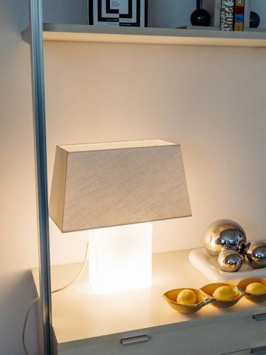 Julia, la lampe à poser en verre blanchi N°505