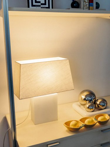 Julia, la lampe à poser en verre blanchi N°505