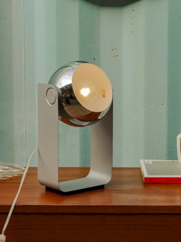 Julia, la lampe à poser eye ball en métal N°569