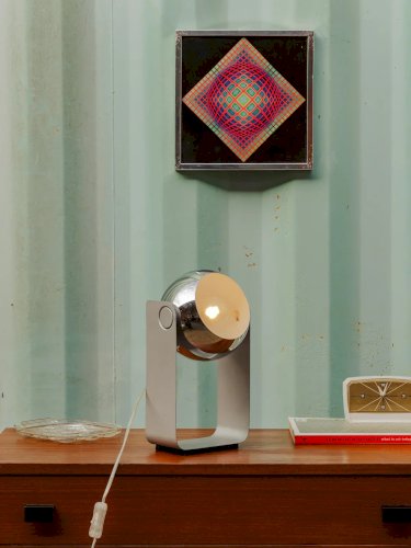 Julia, la lampe à poser eye ball en métal N°569