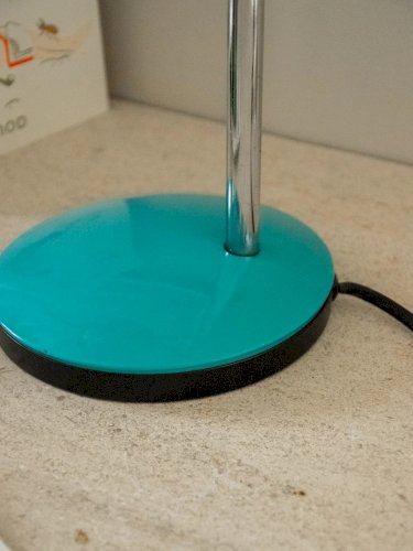 Julia, la lampe de bureau bleue en métal N°703