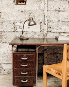 Julia, la lampe de bureau en métal N°339