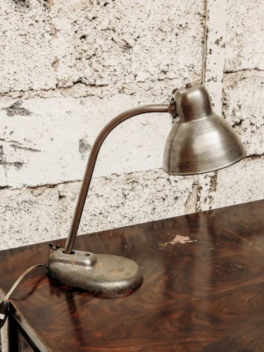 Julia, la lampe de bureau en métal N°339